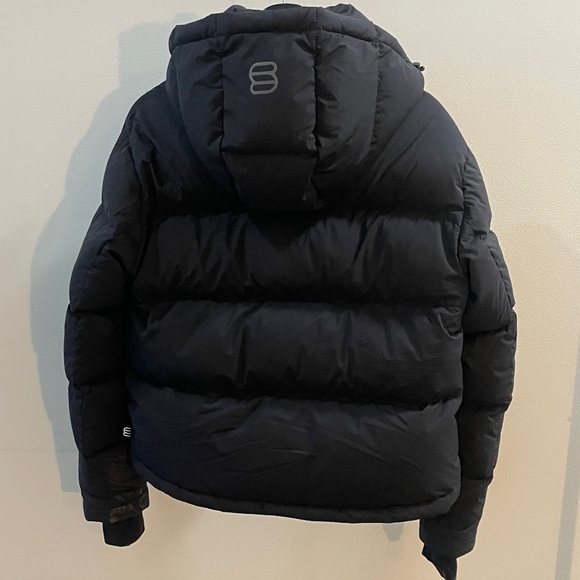 Aritzia The Super Puff Shorty Black Jacket with Hood - Picture 6 of 6